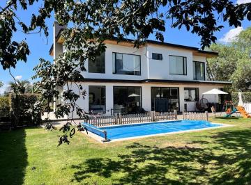 Casa · 434m² · 4 Estacionamientos · Aef Renta Casa con Piscina en Puembo 434 m Habitables