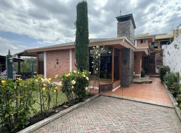 Casa · 304m² · 4 Habitaciones · 3 Estacionamientos · Venta Casa Rentera Una Sola Planta 3 Dorm., con Suite y Cabaña Valle de Los Chillos - Quito