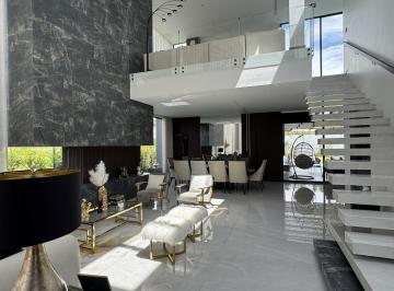 Casa · 500m² · 4 Habitaciones · 4 Estacionamientos · Venta Casa de Lujo 4 Dorm. en Tumbaco Sector La Cerámica - Quito