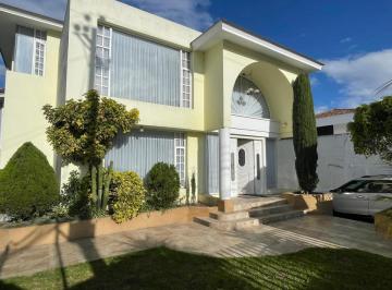 Casa · 256ha · 3 Habitaciones · 3 Estacionamientos · Venta Amplia Casa 3 Dorm. en Urbanización Balcón del Norte en Quito