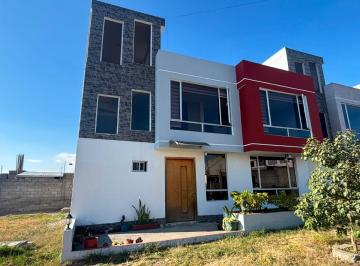 Casa de 2 habitaciones, Quito · Casa en Venta San Jose de Moran