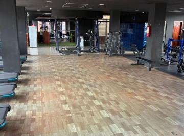 Local comercial · 450m² · 3 Estacionamientos - Remax Leones · Rento Amplio Local de 450 m² en Av Ilalo Valle de Los Chillos