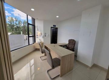 Consultorio de 3 habitaciones, Ibarra · Consultorio en Clinica Alfa en Venta Be12