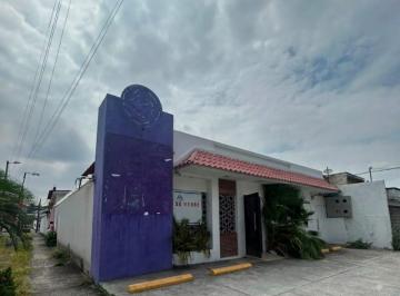 Casa de 3 habitaciones, Guayaquil · Venta de Casa en Urdesa Central, con Suite Adicional.