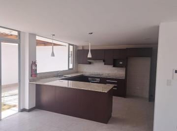Casa de 3 habitaciones, Quito · Casa de Estreno Moderna, con Jardin, en Tumbaco, Sector Ventura