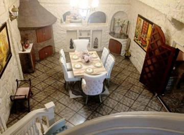 Casa de 4 habitaciones, Guayaquil · Vendo Casa Esquinera de Una Planta y Media en La Alborada XI Etapa