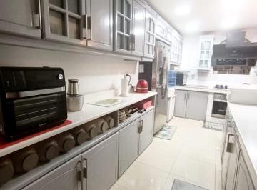Casa de 4 habitaciones, Guayaquil · Vendo Casa Esquinera de Una Planta y Media en La Alborada XI Etapa