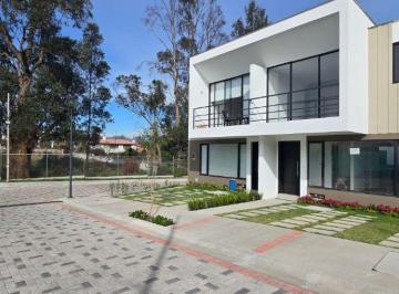 Casa de 3 habitaciones, Quito · Alquiler, y de Puembo, Acogedora y Moderna Casa, Conjunto con Piscina