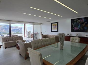 Departamento · 160m² · 3 Habitaciones · 2 Estacionamientos · Departamento en Miravalle