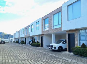 Casa · 31m² · 3 Habitaciones · 2 Estacionamientos · Casa en Venta Tumbaco a 2 Minutos de La Ruta Viva