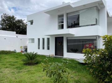 Casa · 416m² · 5 Habitaciones · 3 Estacionamientos · Venta Casa de Oportunidad Sector Norte de Quito