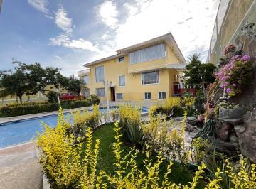 Casa de 7 habitaciones, Quito · Venta de Espectacular Casa en Alangasí
