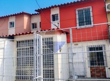 Casa · 92m² · 3 Habitaciones · 1 Estacionamiento · Vendo Casa con Local en Mucho Lote 2