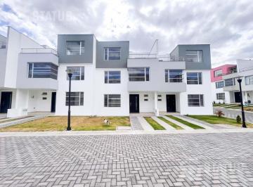 Casa · 120m² · 3 Habitaciones · 2 Estacionamientos · Venta de Casa en Sangolquí Cerca Estadio Independiente del Valle - Aplica Crédito Miti - Miti o Vip