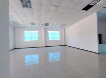Casa de 4 habitaciones, Quito · Casa Comercial de Arriendo Sector Batab Bajo