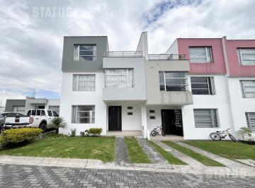 Casa · 120m² · 3 Habitaciones · 2 Estacionamientos · Renta de Casa Sector Fajardo