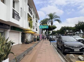 Local comercial , Guayaquil · V. E. Estrada y Bálsamos Urdesa Alquilo Local 2 Banos 56 m²