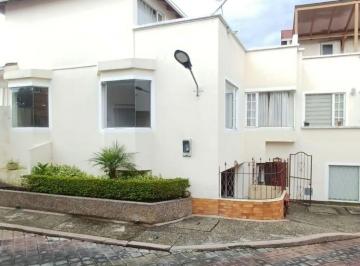 Casa de 3 habitaciones, Quito · En Venta Casa 3 Dorm. + Amplio Estudio + 2 Garajes, Patio _ Amagasi del Inca Embajada Americ
