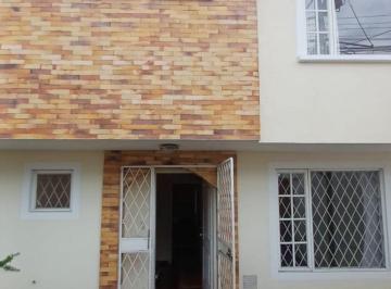 Casa de 3 habitaciones, Quito · En Venta Casa 3 Dorm. + Amplio Estudio + 2 Garajes, Patio _ Amagasi del Inca Embajada Americ