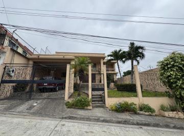 Casa de 4 habitaciones, Guayaquil · Casa en Venta, Urbanización Santa Cecilia, Guayaquil.