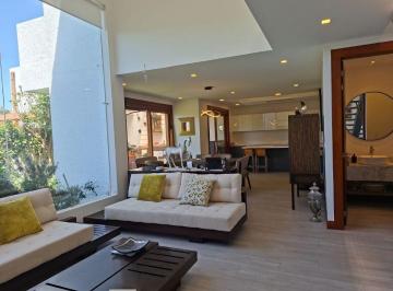 Casa de 3 habitaciones, Quito · Cómoda, Luminosa y Moderna Casa de 350 m² con 3 Dorm. y Jardín Dentro de Urbanización