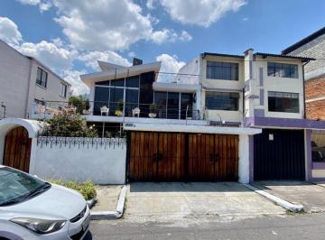 Terreno / Lote · 750m² · 4 Habitaciones · 2 Estacionamientos · Venta Terreno en La Jipijapa de 403 m² (A 2 Cuadras de La Plaza de Toros)