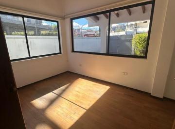 Casa de 4 habitaciones, · Alquiler Casa Independiente, 350 m², Cumbayá, Sector La Primavera