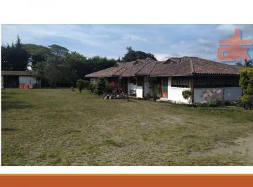 Terreno / Lote , Quito · Venta de Quinta 10.000 m² con 2 Casas de 1 Planta en Yaruquí