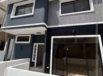 Casa de 4 habitaciones, Guayaquil · 7610. Ceibos Norte, Vendo Casa 4 Dorm. $207.000.