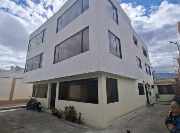 Casa · 698m² · 11 Habitaciones · 7 Estacionamientos · Casa Rentera - Conjunto La Victoria
