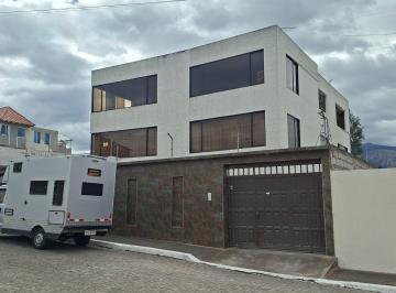 Casa · 698m² · 11 Habitaciones · 7 Estacionamientos · Casa Rentera - Conjunto La Victoria