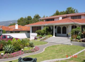 Casa de 5 habitaciones, Quito · Casa de Renta en Cumbaya con Dormitorio Planta Baja