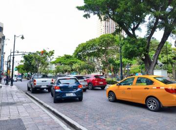 Local comercial , Guayaquil · En Venta Terreno con Local Comercial Centro de Guayaquil a - Marín