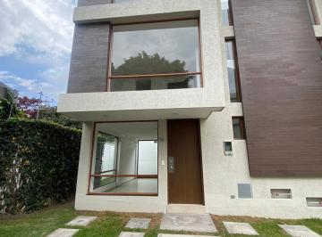 Casa · 120m² · 3 Habitaciones · 2 Estacionamientos · Casa de 3 Plantas de Renta en Tumbaco