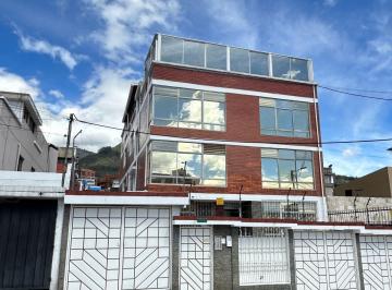 Casa de 13 habitaciones, Quito · En Venta Casa Rentera de 4 Depts Amplios y Suite