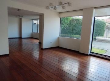 Departamento de 4 habitaciones, Quito · Venta Departamento con Línea Blanca - Quito Tennis