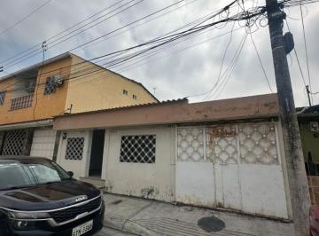 Casa de 3 habitaciones, Guayaquil · Casa de Una Planta en Venta en Samanes 3 - Guayaquil