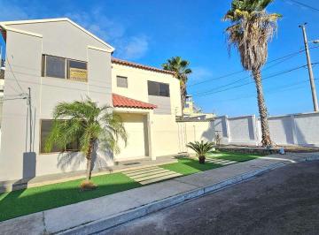 Casa · 120m² · 3 Habitaciones · 2 Estacionamientos · Alquilo Casa Esquinera en Exclusiva Urbanización Ciudad del Sol