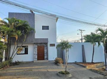 Casa de 3 habitaciones, Manta · Alquilo Casa Esquinera Reformada en Ciudad del Sol