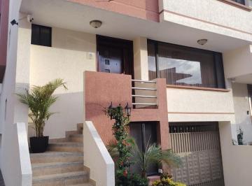 Casa · 260m² · 3 Habitaciones · 2 Estacionamientos · Casa en Ponceano