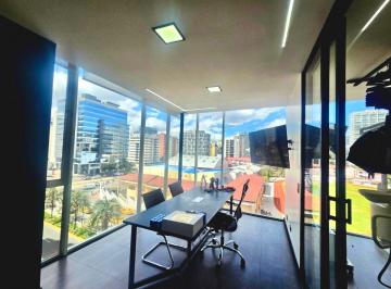 Oficina comercial , Quito · Portugal y República del Salvador / Vendo Oficina de 100 m² con Excelente Vista