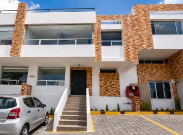 Casa de 3 habitaciones, Quito · Casa en Venta Remodelada de 277 m² Valle de Los Chillos Sector Puente 3