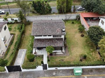 Casa · 151m² · 3 Habitaciones · 4 Estacionamientos · Casa en Venta Valle de Los Chillos Sangolquí 151 m²