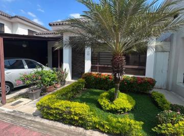 Casa de 2 habitaciones, Guayaquil · Casa en Venta - Via a La Costa