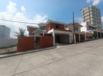 Casa · 300m² · 3 Habitaciones · Venta Casa en La Urbanización de Los Senderos Gabr