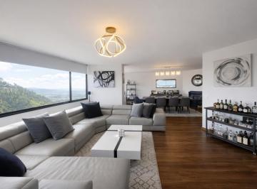 Departamento · 195m² · 3 Habitaciones · 2 Estacionamientos · Departamento Amoblado de Lujo en Renta en González Suárez Quito