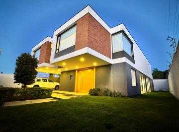 Casa de 4 habitaciones, Quito · Casa de 400 m² con 4 Dorm. en Alquiler en Tumbaco