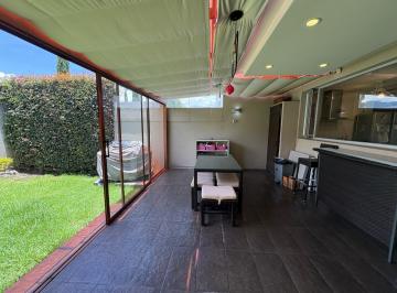 Casa · 286m² · 3 Habitaciones · 2 Estacionamientos · Casa - Tumbaco