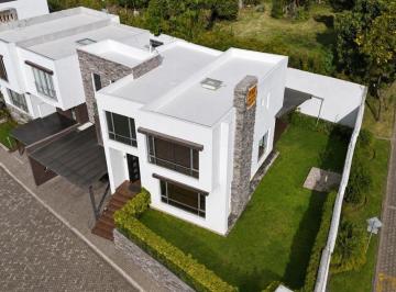 Casa de 3 habitaciones, Quito · Vendo Casa en San Juan Alto Cumbaya Sector Colegio Terranova