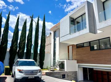 Casa · 233m² · 4 Habitaciones · 3 Estacionamientos · Mv - Sector Cumbayá, en Venta Casa 4d 233 m², con Amplio Patio Dentro de Conjunto Privado